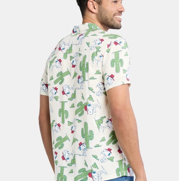 Peanuts Men's and Big Men's Spike Snoopy Desert Button Down Hawaiian Shirt - Picture 4 of 6